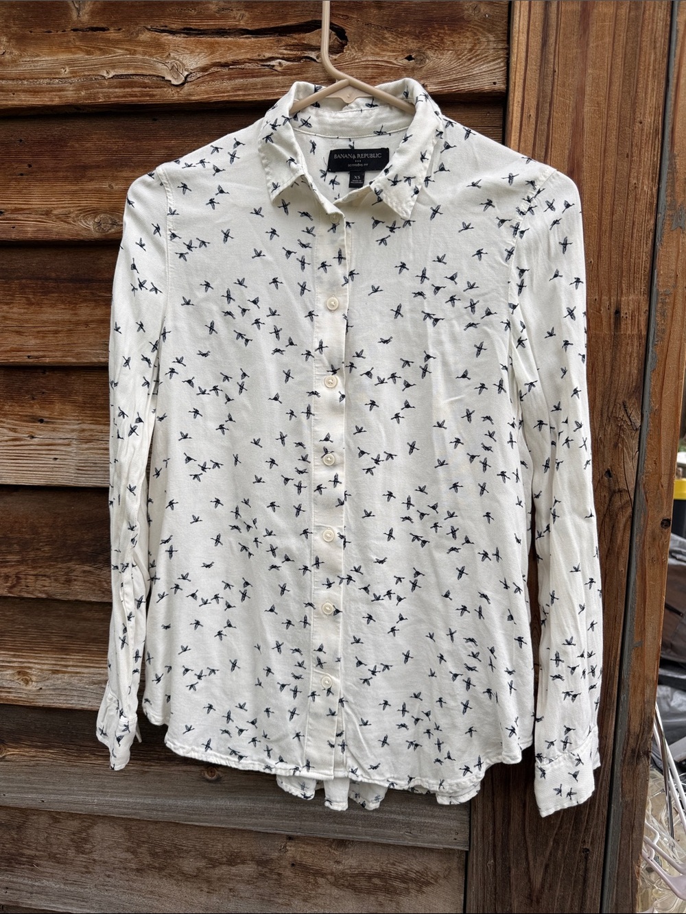 Banana republic boyfriend fit bird button down shirt